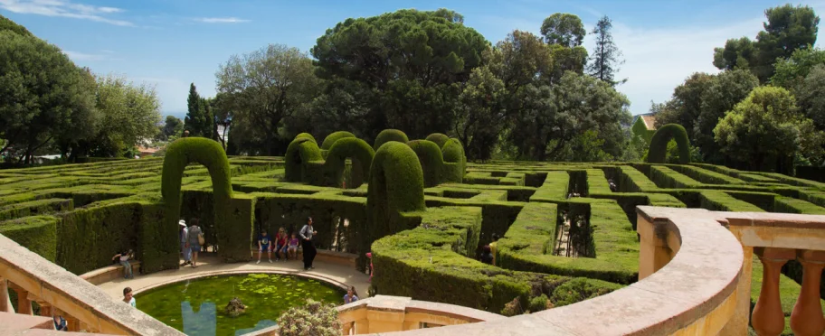 Visita el laberinto de Horta en Barcelona con adolescentes