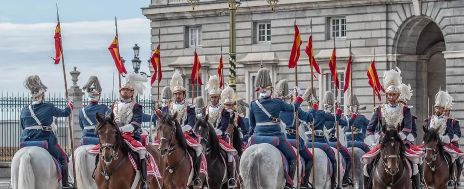 El cambio de guardia del palacio real de Madrid